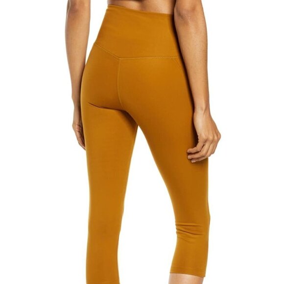 Girlfriend Collective Pocket Crop High Waisted Leggings in Saddle - Picture 2 of 6